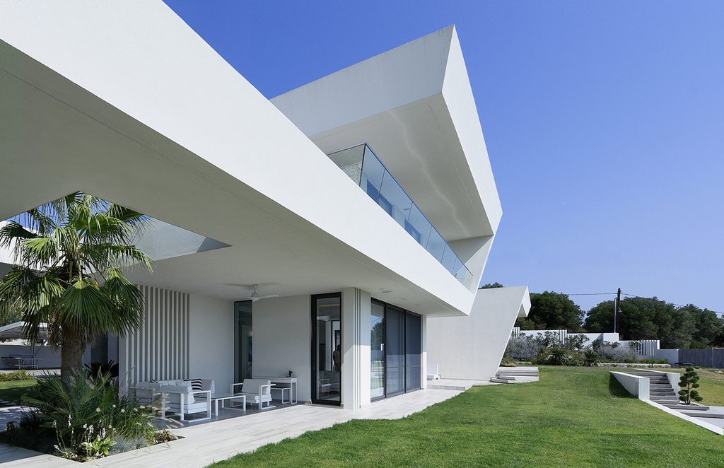 Y house